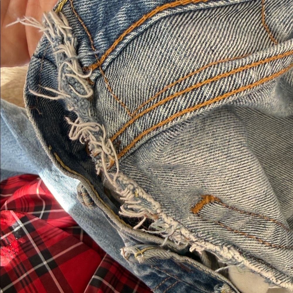Customized pair of Levi’s 505 jeans into
About a size 26 vintage denim - Picture 15 of 16